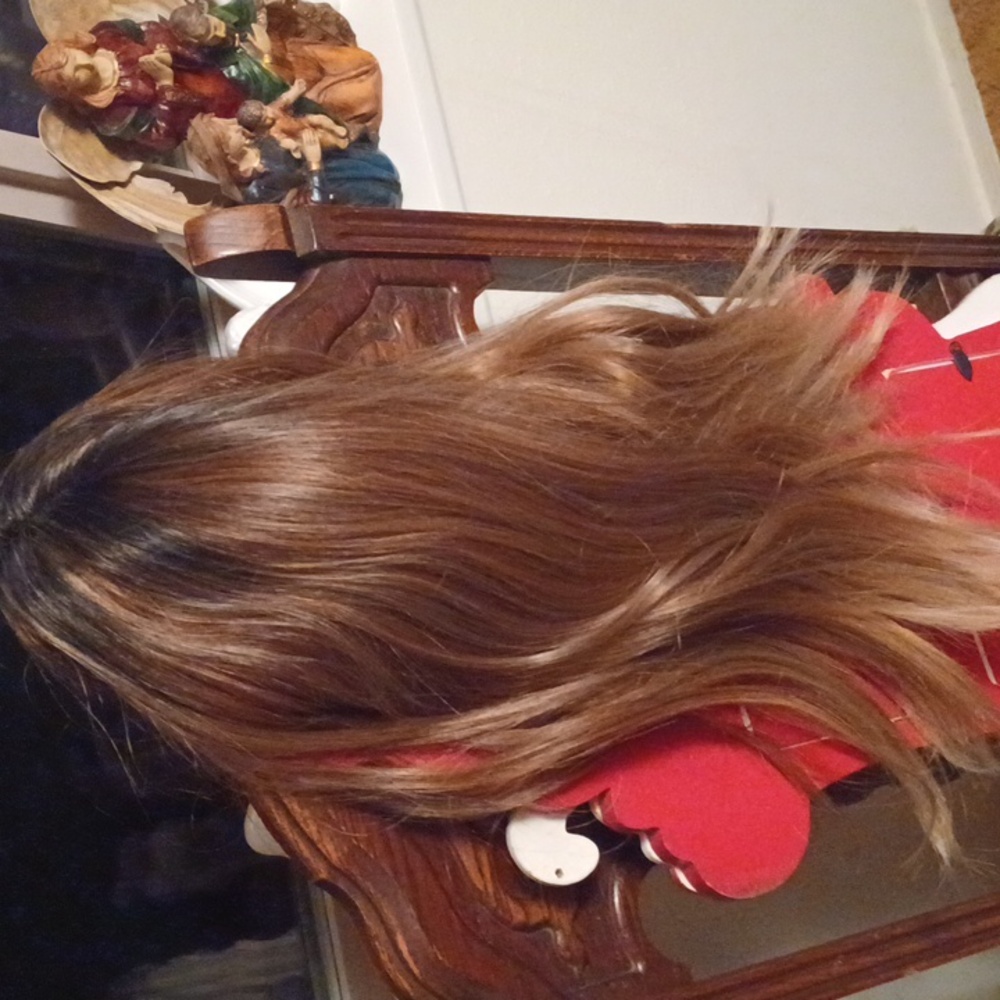 Lovely never worn ombre wig 15"